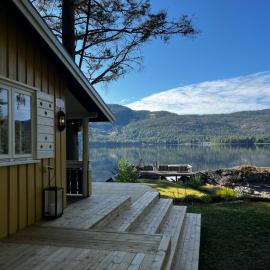 Charming waterside cottage by Lake in Seljord, hotel din Seljord