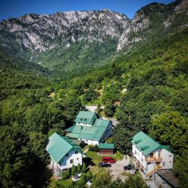 Hotel Ravnjak, hotel en Dobrilovina
