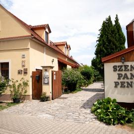 Szentesi Panzió és Kerékpárkölcsönző, hotel i Fertőrákos