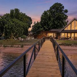 Private Sandy Shore! Possum Kingdom Lake House、Grafordのホテル