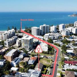 Pet-Friendly Home with Big Yard 300m to Dog Beach Walk to Restaurants