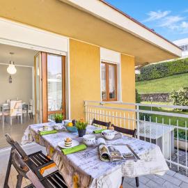 Casa Mirella quiet 2BR with View, Balcony and AC - Happy Rentals