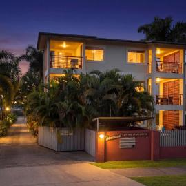 South Townsville Apartment, Walk to Cafes & Dining