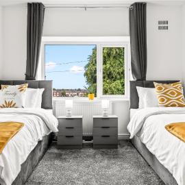 5BR 2BA & 1WC, WiFi, 8 Beds, Driveway, Atherton, Long Stays Welcome