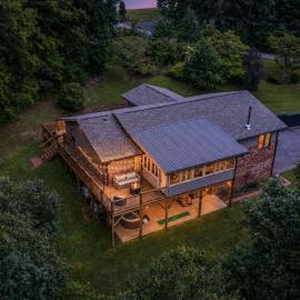 Fairview Hot Tub, Theater, Game Room & EV Charger, מלון בFairview