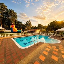 Finca Privada Villa Aurora - Piscina, Jacuzzi y Descanso en Familia