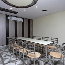 Super Hotel O Raj Palace