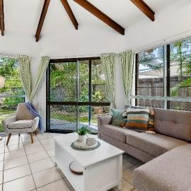 Green Cottage Trinity Beach Pet friendly BBQ, hotel i Trinity Beach