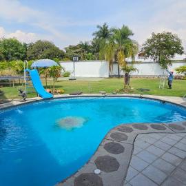 Villa Cocoyoc 23 Pax Pool Jacuzzi and Basketball