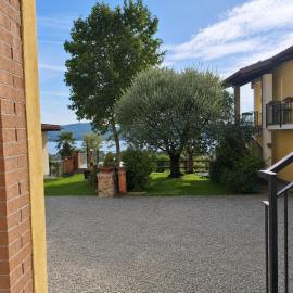 Ca Dal Cleto Relax con Giardino Vista Lago e Aria Condizionata, hotel u gradu Viverone