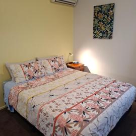 Spacious bedroom so close to Hamilton Gardens