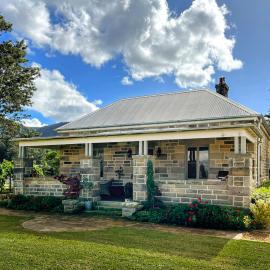 Romantic 1890s Stone Cottage -1 Acre Retreat