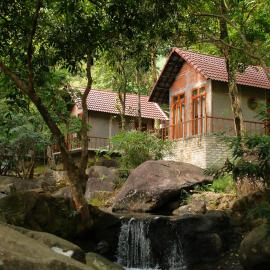 Forest Stay near Bana Hills - Toom Sara Bungalows, hotel in Phú Heui
