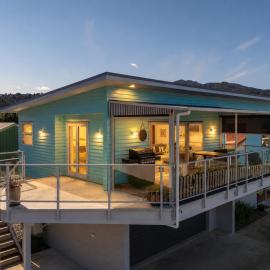 Wharf Landing - Harbour View with Sunny Balcony, Walk to Town