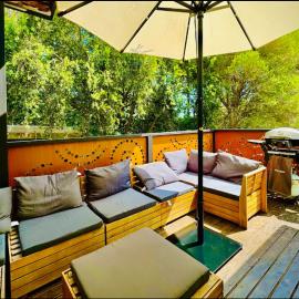 Cozy 5 br home in a central location to everywhere, hôtel à Chadstone