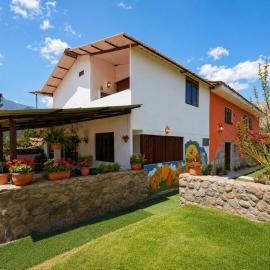 Valle verde, Hostel & camping