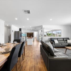 A Swell Time - Spacious Garden Haven by the Coast