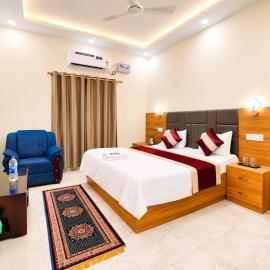 The Luxury Palace Vrindavan - Near Ramjanam Bhumi Premium Hotel & Comfortable Stay with Free Wi-Fi, Spacious Parking