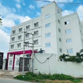 Hotel Ram Janaki Palace, готель у місті Tikri Kalān