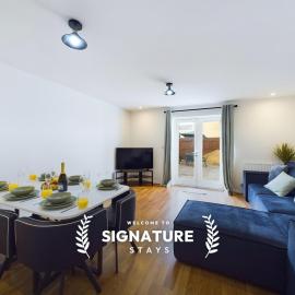 Sotherby Walk by Signature Stays - Townhouse - Parking - Modern, מלון בצ'לטנהאם