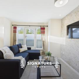 Corrine Court by Signature Stays - Stylish Apartment - Spacious - Parking