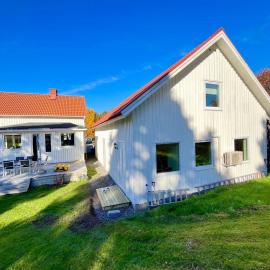 Casa Lumière Skoghall, A Cozy Family Home