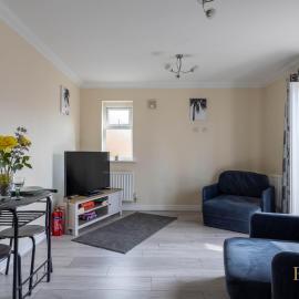 Modern 2BR 2BA, Free Parking, 8 to 15 mins from any Heathrow Terminal, hotell i Hillingdon