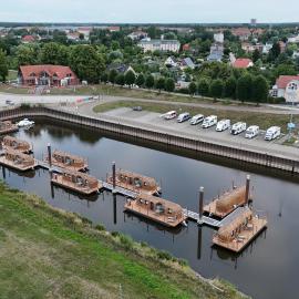 elbwaerts Schwimmende IGLUS, hotelli kohteessa Wittenberge
