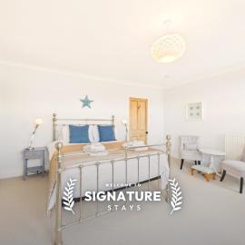 NEW Modern Beachside Retreat By Signature Stays - Spacious FREE Parking