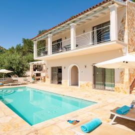 Vista Mare Assinia โรงแรมในAgní
