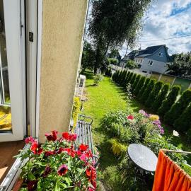 Artsy 2 bedroom home next to old town with Garden and Parking