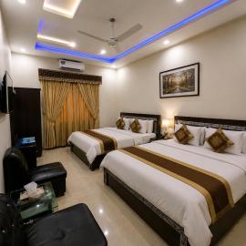 The Galaxy Family Guest House, hotel in Karachi