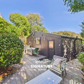 NEW Bossava Chalet - Cosy Retreat by Signature Stays - 2 Bedroom