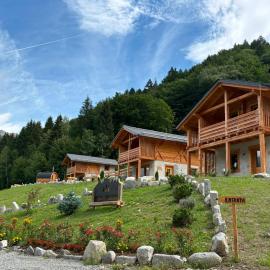 Chalet Maso Lärchen، فندق في Bocenago