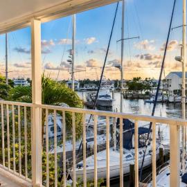 Luxury Harbourview Retreat at Bonefish Yacht Club, hotel em Marathon
