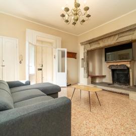 The Poets House overlooking Lake Como, hotel en Moltrasio