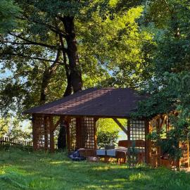 Domek na plaży, jezioro Rybno، فندق في Lipinki