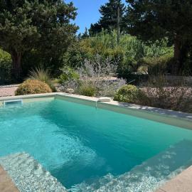 Maison avec piscine et jacuzzi proche de la rivière idéale pour un séjour détente