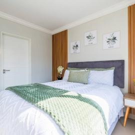 Modern, Peaceful Stay in Broadacres