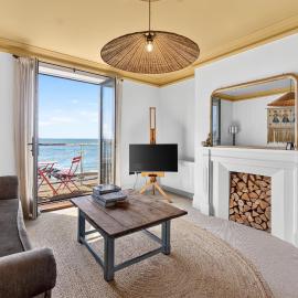 Sunray House - Sea View, Beach Front Holiday Home