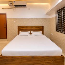 Gourinandan Lodge - Near Jagannath Temple & Puri Sea Beach with AC & Non AC Spacious Rooms, hotel din Puri