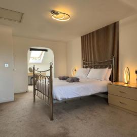 Spacious 4 bed home for Families & contractors.