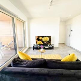 Private 1 bedroom Haven with Terrace and Parking