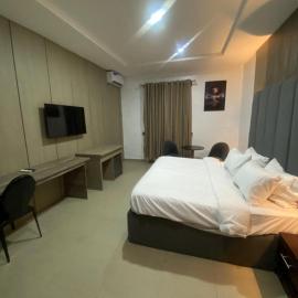 Royal Vantage Hotel