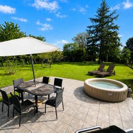 La Villa Fleurie, Hotel in Droué