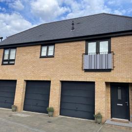 Coach House Sleeps 2 - Courtyard & Parking