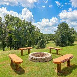 Hot Tub, Goats, Central to Many Attractions!, hotel i Dawsonville