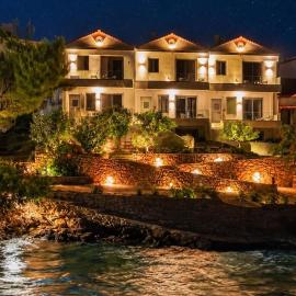 AQUA Trizonia Suites โรงแรมในตริโซเนีย