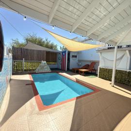 Cabanas Playa Santa/ Apto. A/ Swimming Pool/ Pool Table/ WIFI/ 3 min Beaches: Guanica şehrinde bir otel