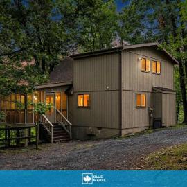 Mountain Views w Fire Pit Deck Grill & Amenities